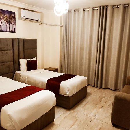 Golden Hotel Аман Екстериор снимка