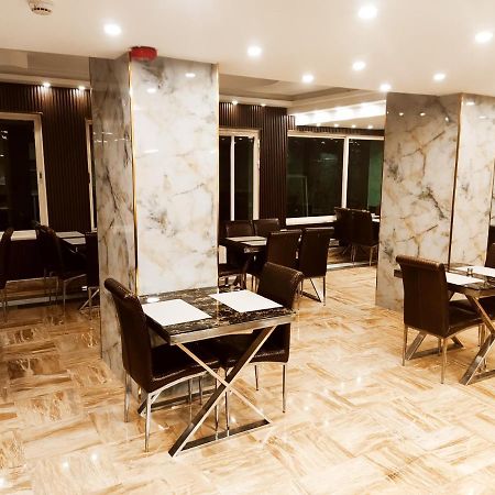 Golden Hotel Аман Екстериор снимка