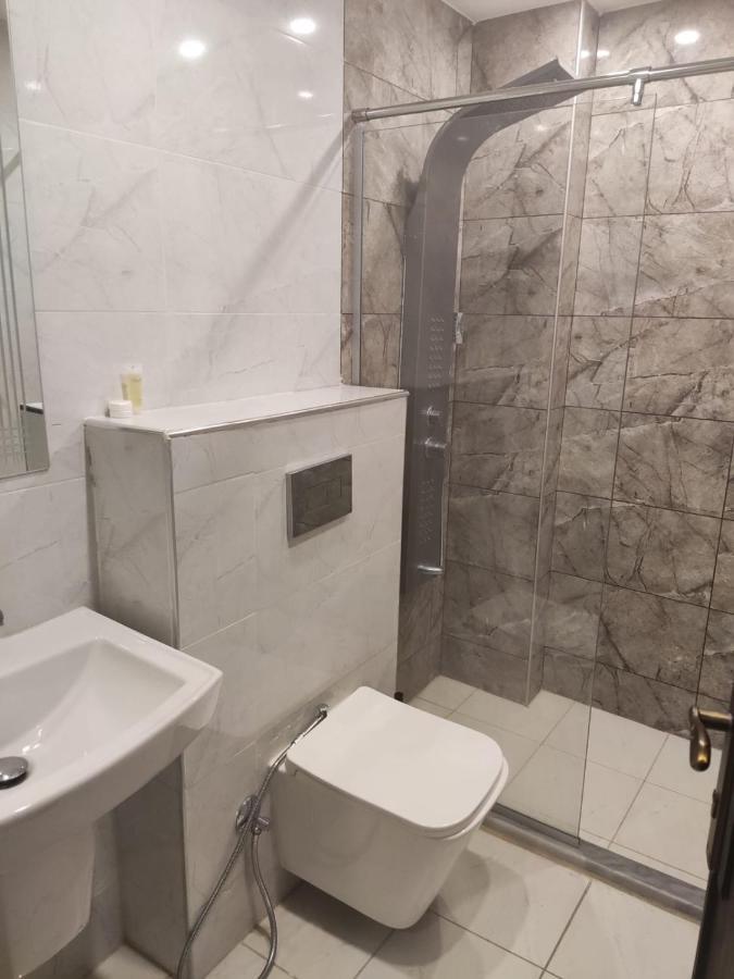 Golden Hotel Аман Екстериор снимка