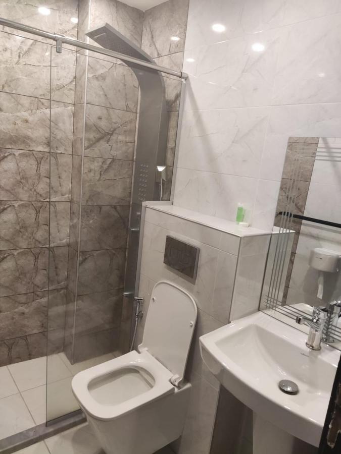 Golden Hotel Аман Екстериор снимка