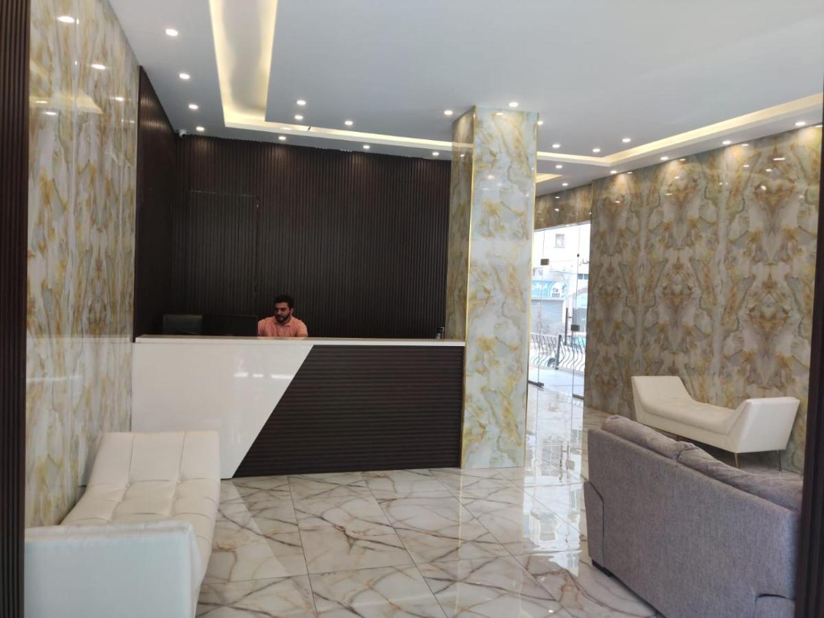 Golden Hotel Аман Екстериор снимка