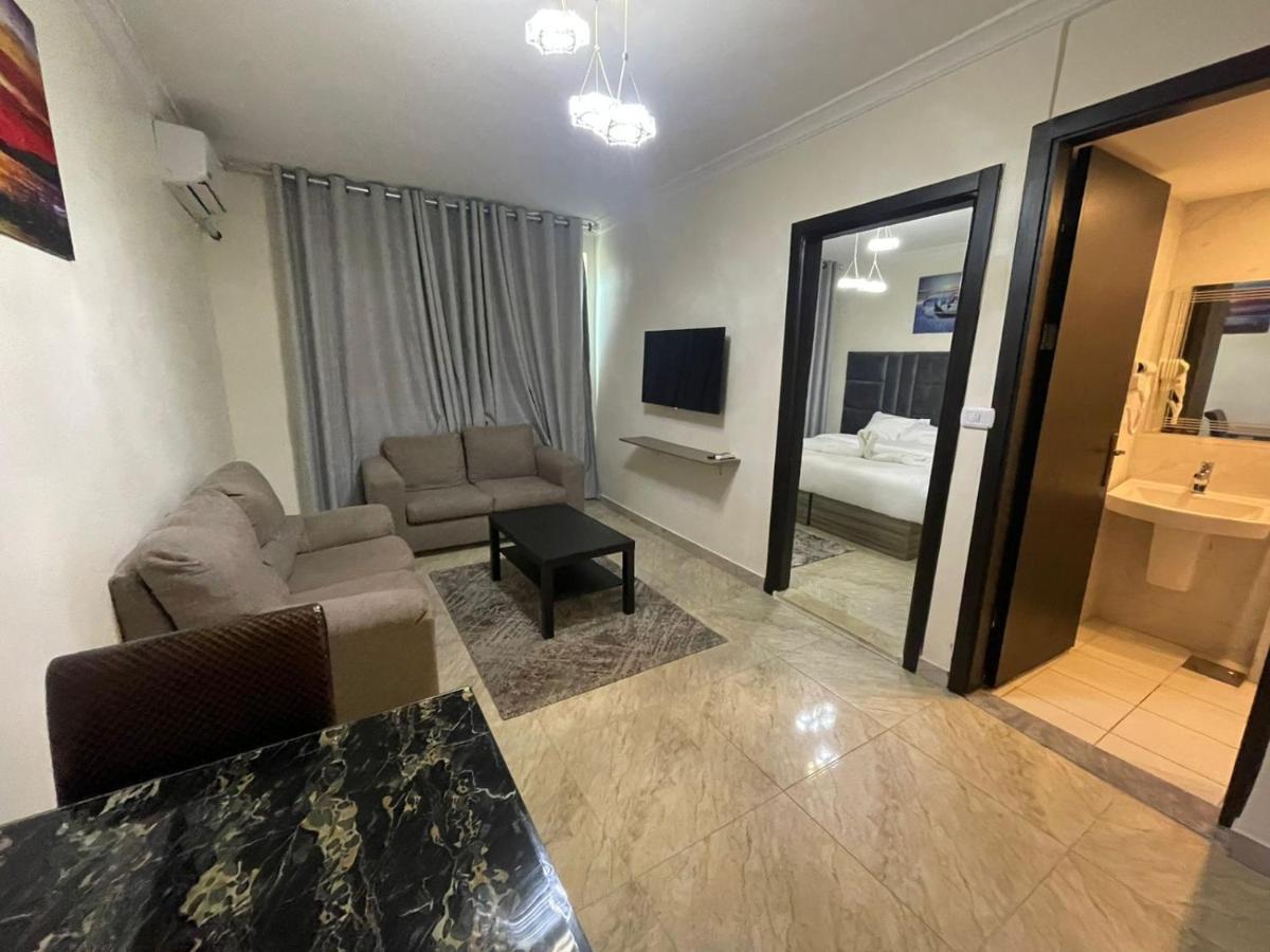 Golden Hotel Аман Екстериор снимка