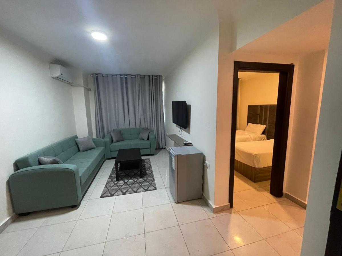 Golden Hotel Аман Екстериор снимка