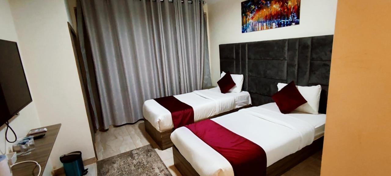 Golden Hotel Аман Екстериор снимка