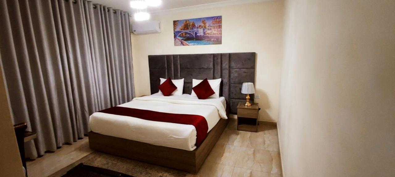 Golden Hotel Аман Екстериор снимка