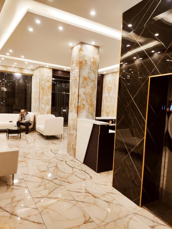 Golden Hotel Аман Екстериор снимка