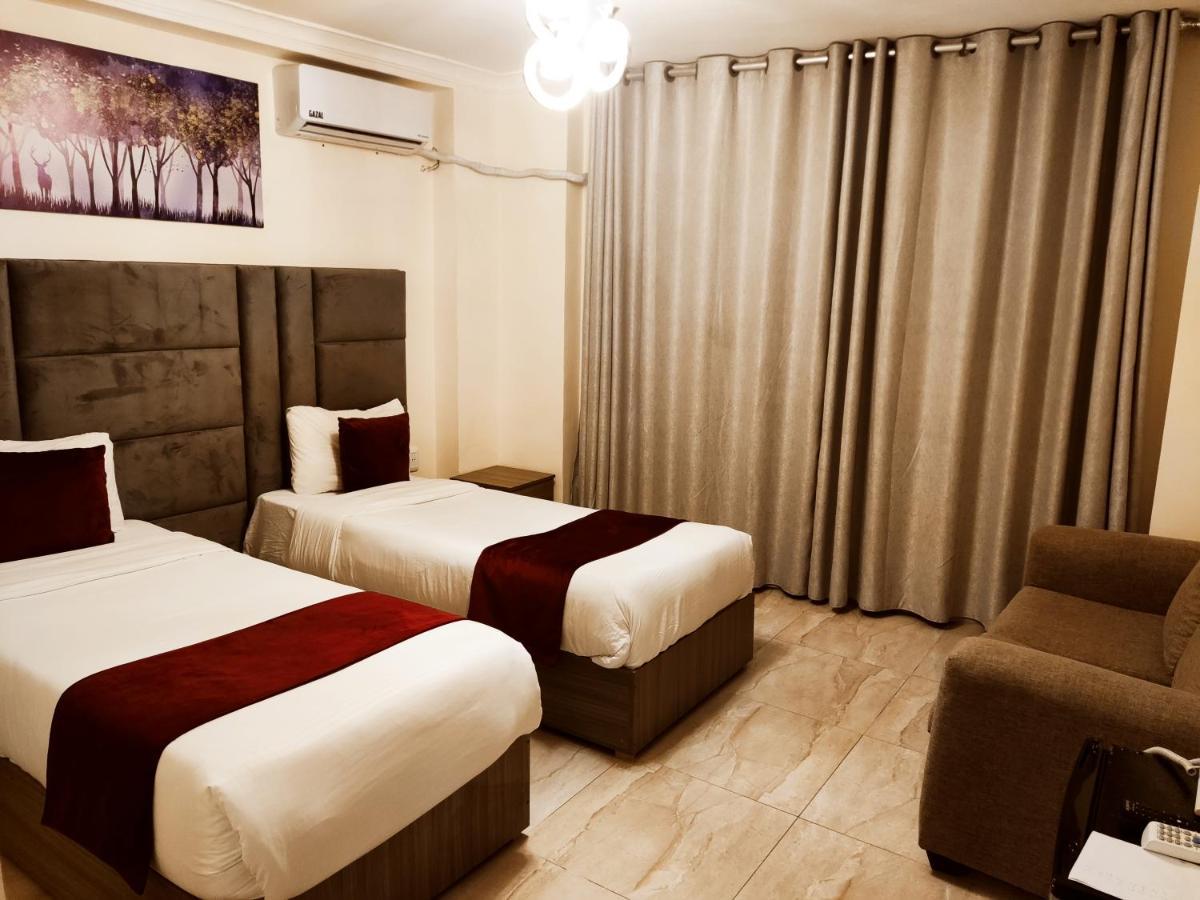 Golden Hotel Аман Екстериор снимка