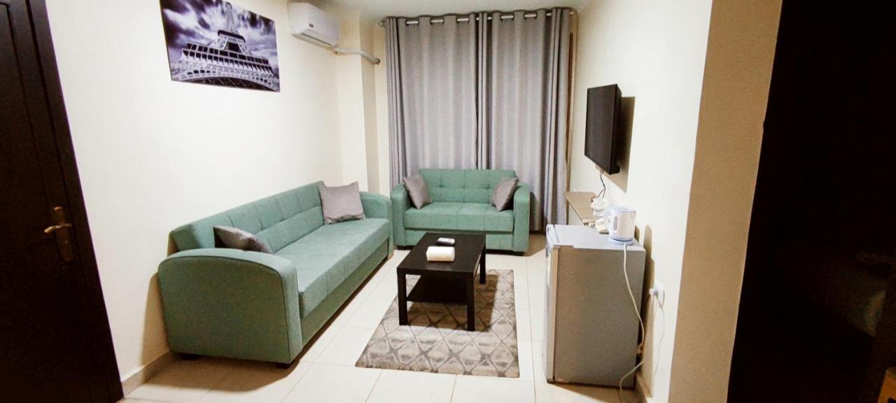 Golden Hotel Аман Екстериор снимка