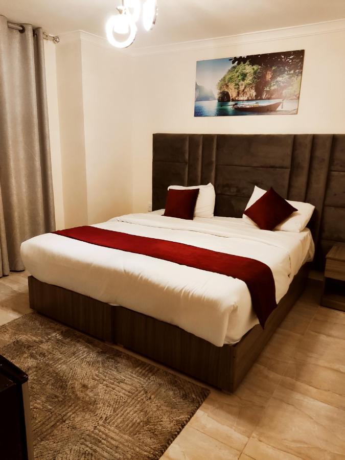 Golden Hotel Аман Екстериор снимка