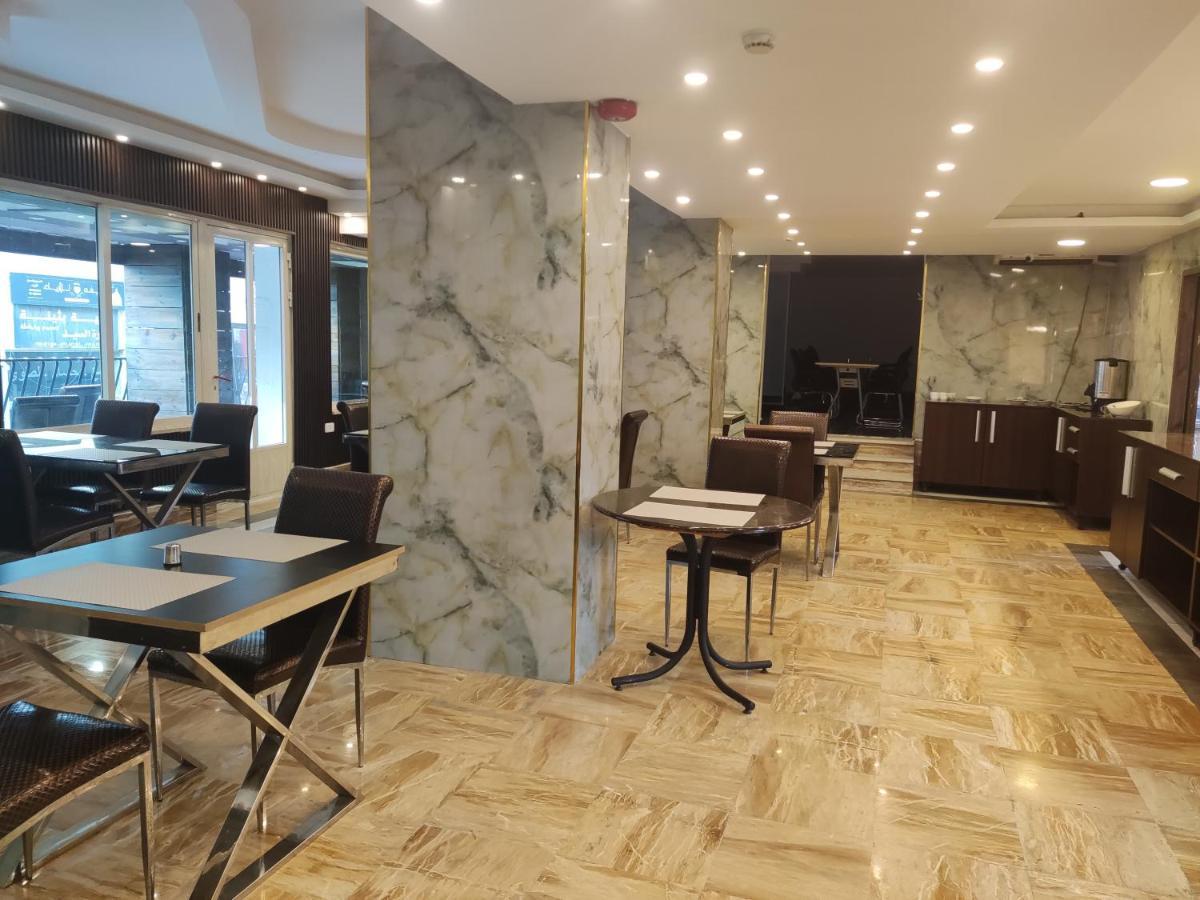 Golden Hotel Аман Екстериор снимка
