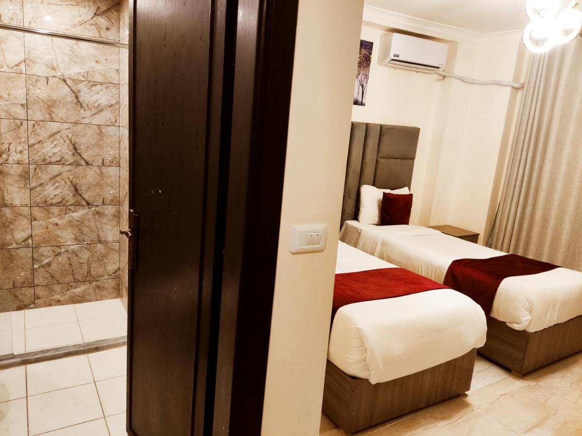 Golden Hotel Аман Екстериор снимка