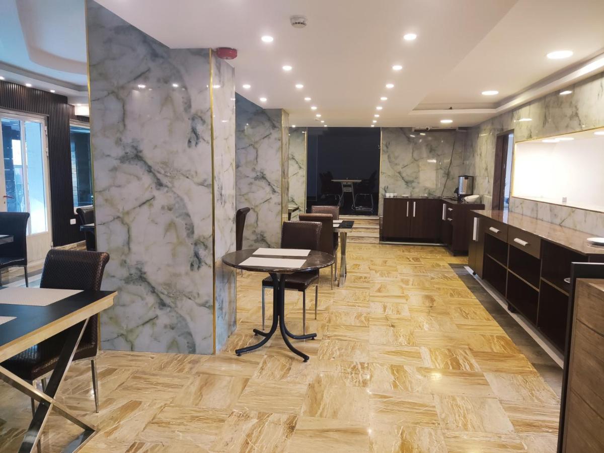 Golden Hotel Аман Екстериор снимка
