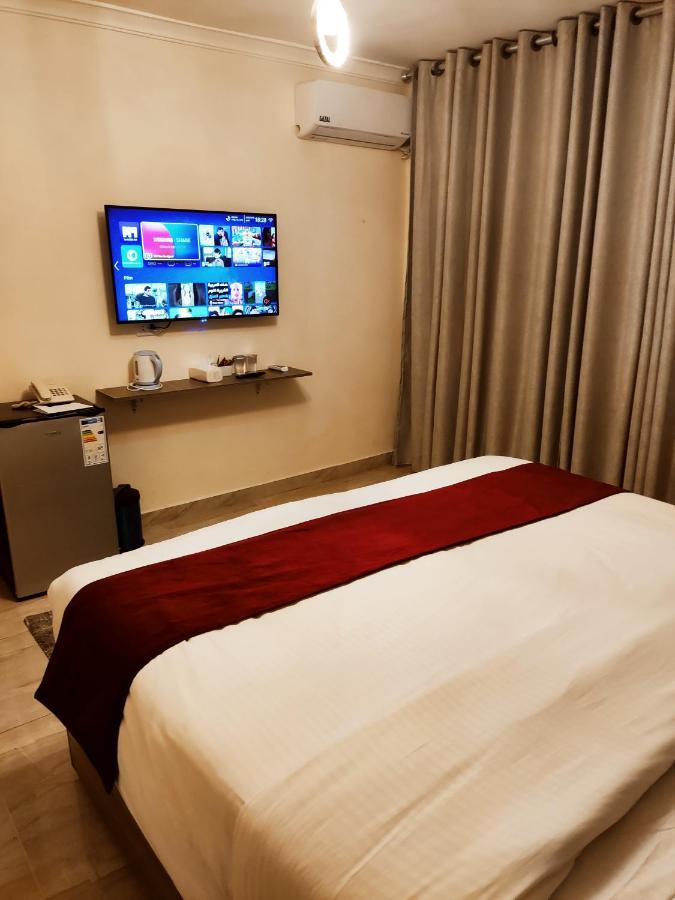 Golden Hotel Аман Екстериор снимка