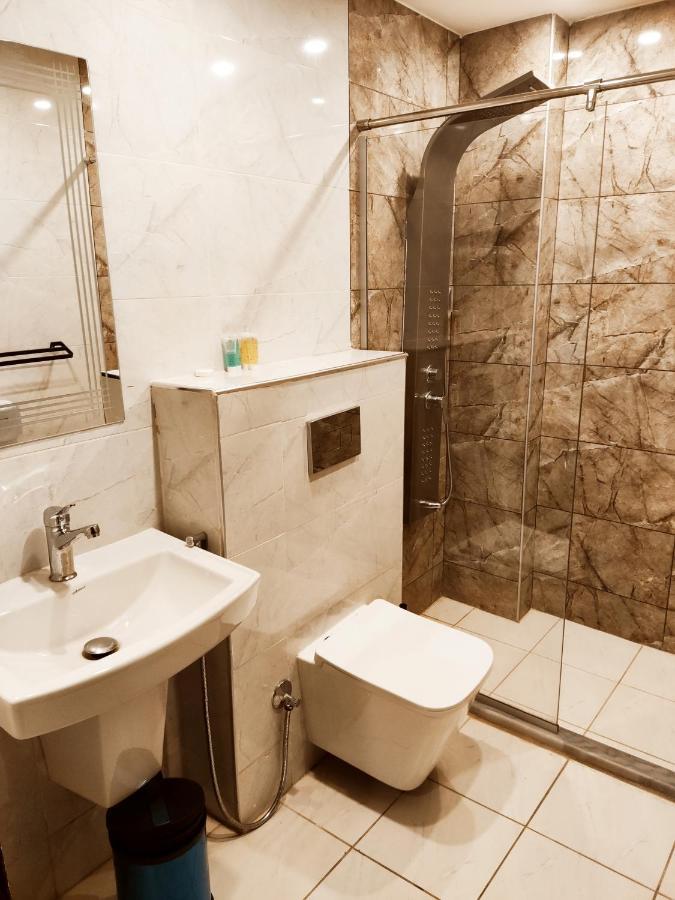 Golden Hotel Аман Екстериор снимка