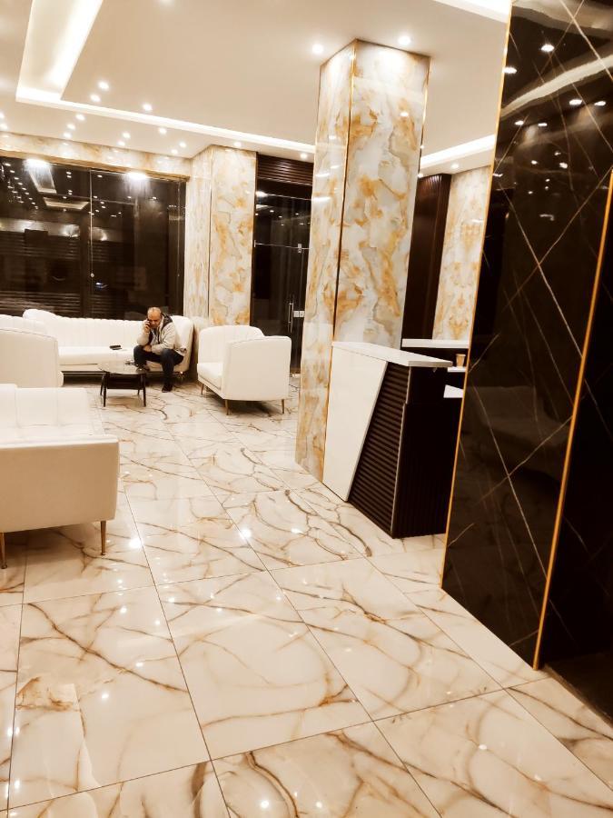 Golden Hotel Аман Екстериор снимка