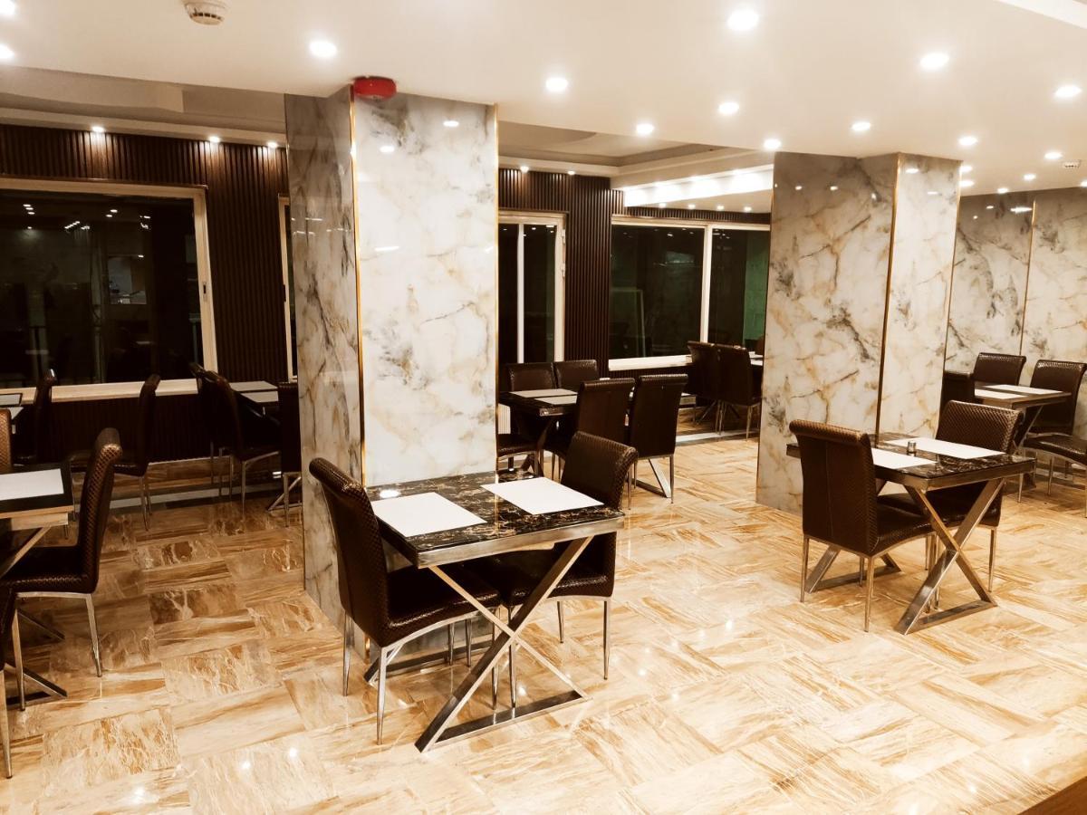 Golden Hotel Аман Екстериор снимка